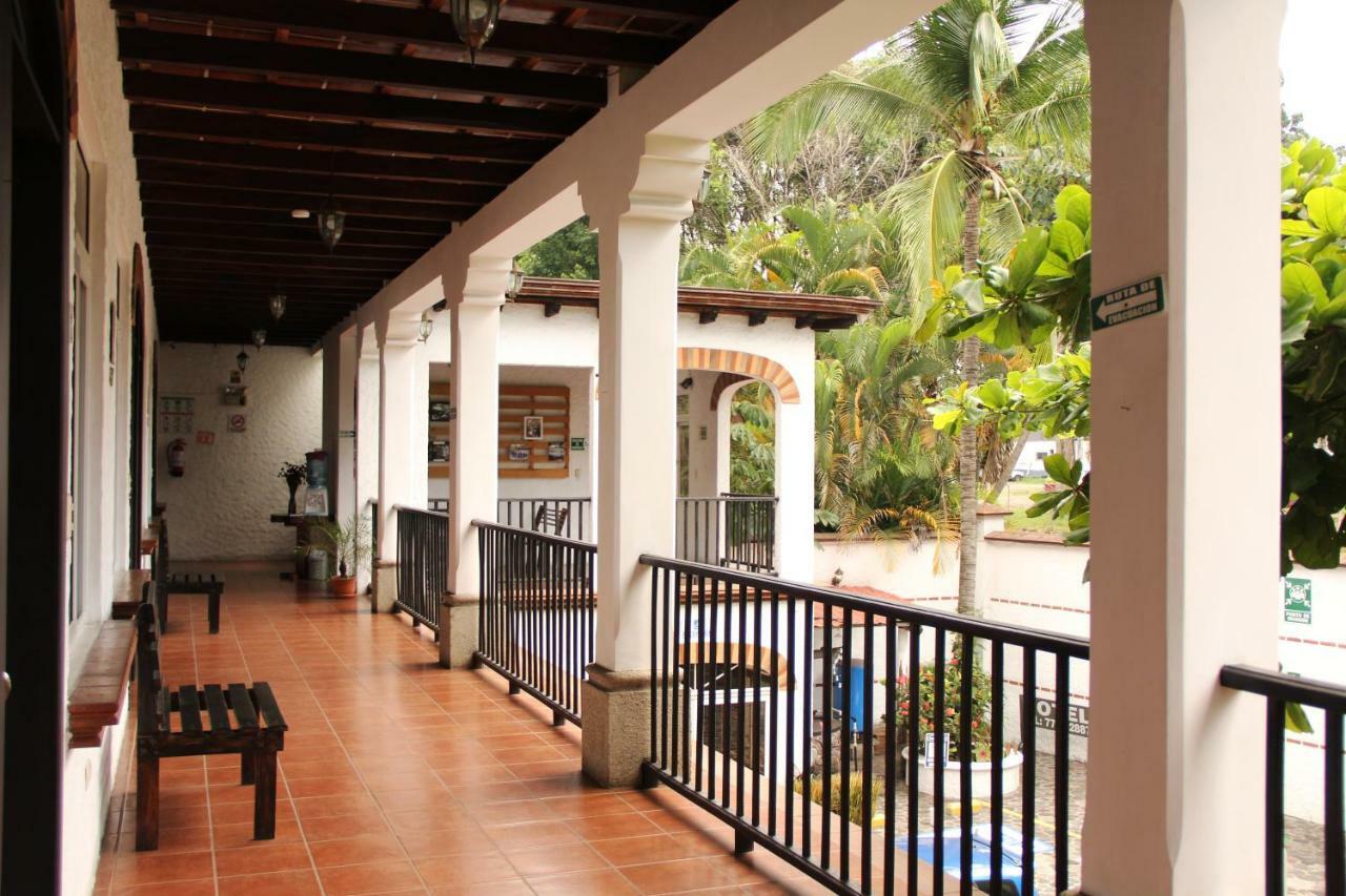 Casa Bourbon Hotel Retalhuleu Exterior photo